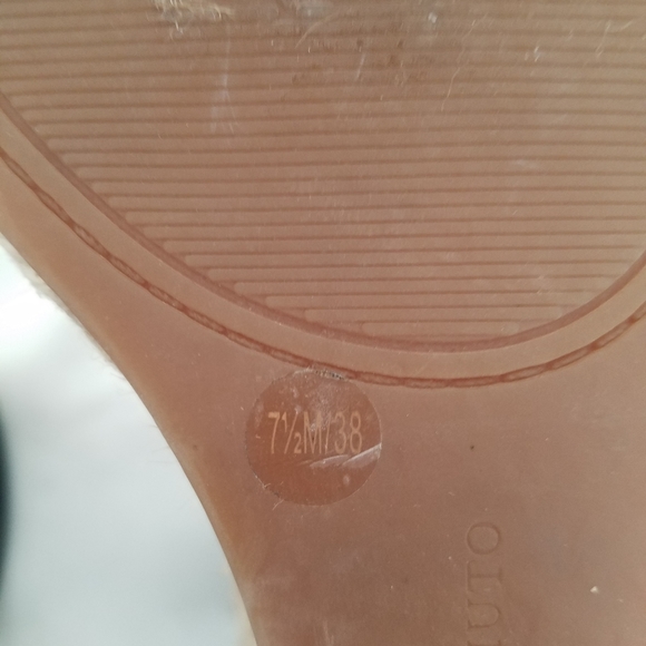 VINCE CAMUTO LEATHER"S SHOES - Picture 8 of 11